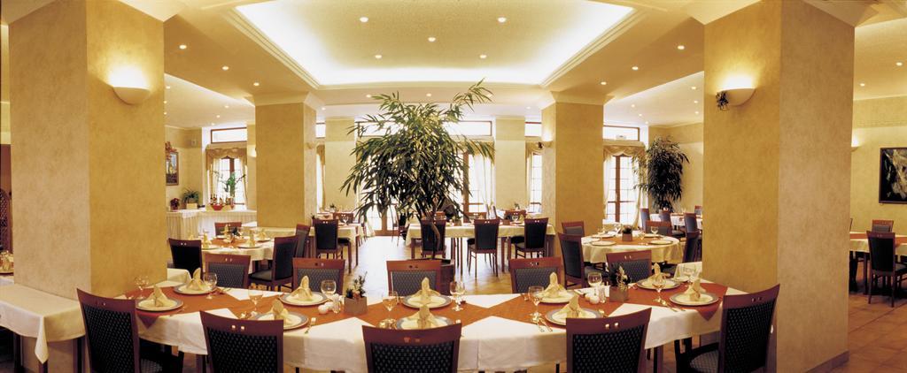 Hasik Hotel Magyarpolány Esterno foto