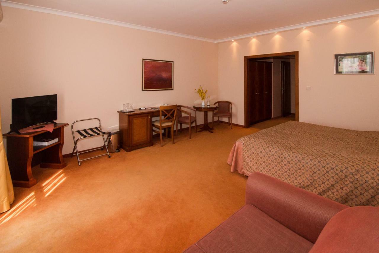 Hasik Hotel Magyarpolány Esterno foto