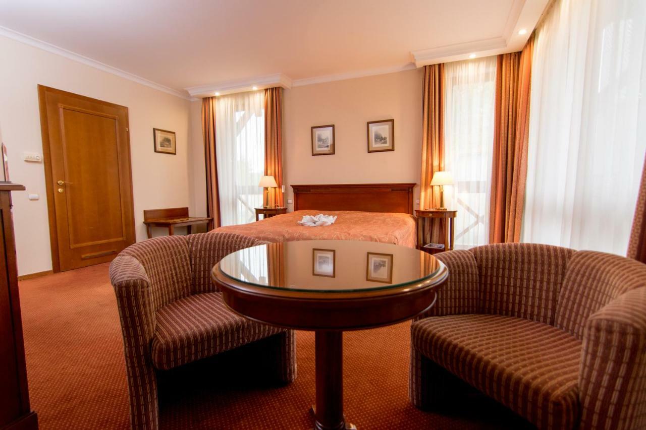 Hasik Hotel Magyarpolány Esterno foto